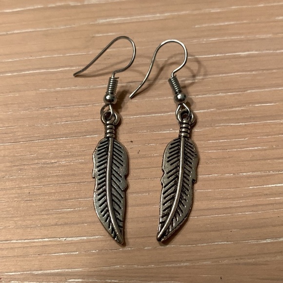 Faux Turquoise and Silver Necklace with earrings set, costume jewelry no brand - Picture 4 of 5